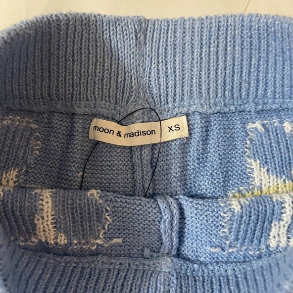 Moon & Madison Light Blue Knit Floral Pattern Women's Shorts XS, NWT. - Picture 6 of 6